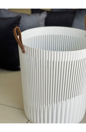 Cesto Multiuso Branco com alça de Couro 36x40cm