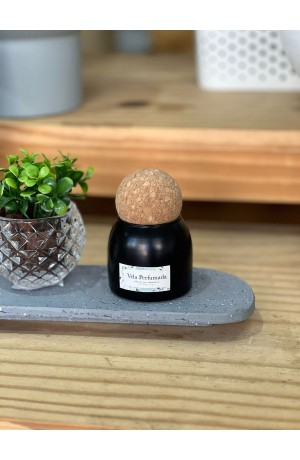 Vela Branca Aromatizada C/ Tampa de Cortiça - Preta Fosca - 6,5cm X 6cm